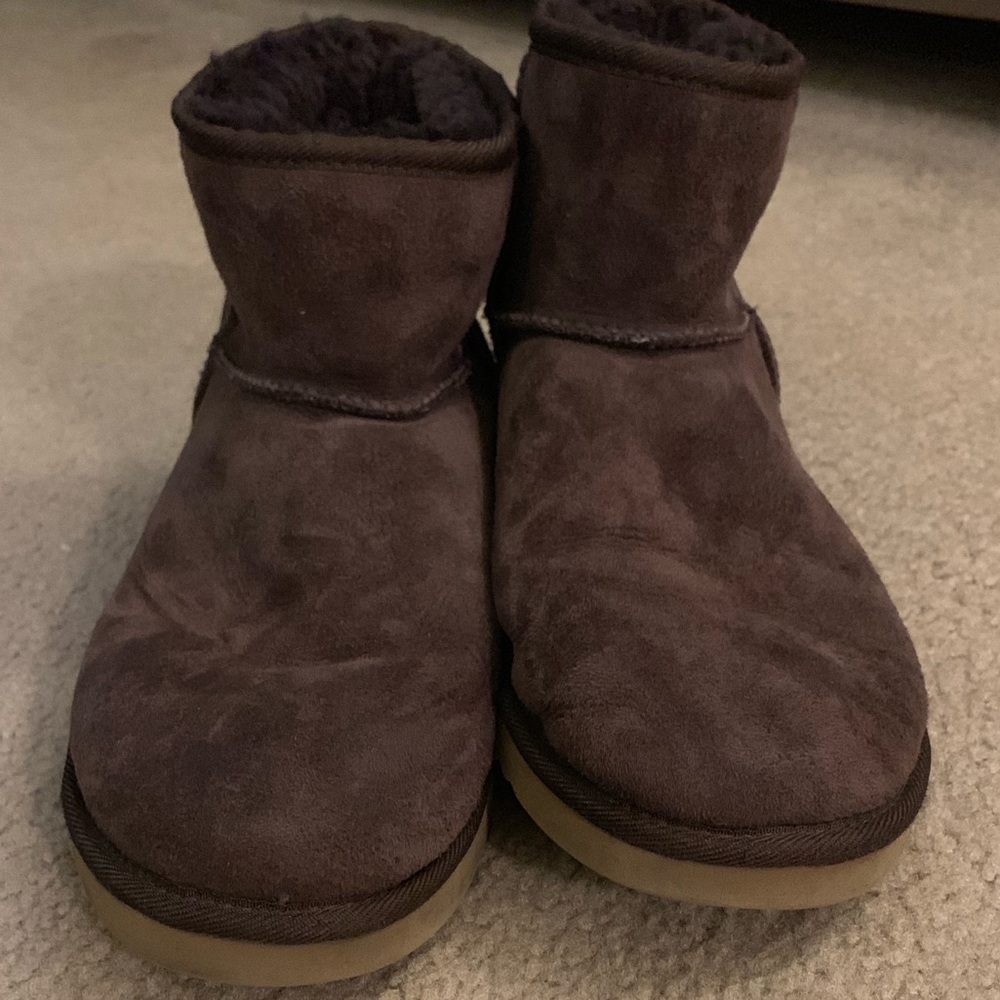 EUC Classic Mini UGGS in Brown